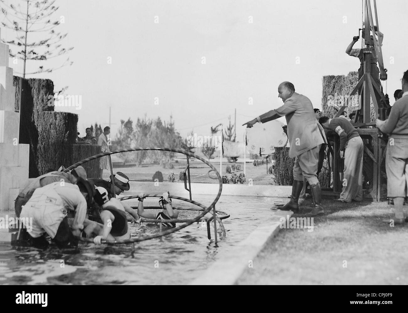 DeMille bei den Dreharbeiten von "Dynamite", 1929 Stockfoto
