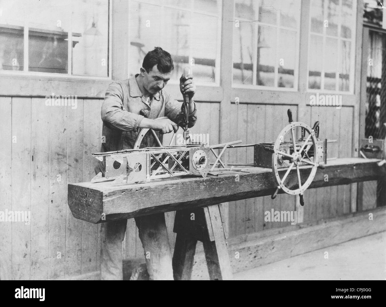 Arbeiter in den Bau eines Zeppelins, 1924 Stockfoto