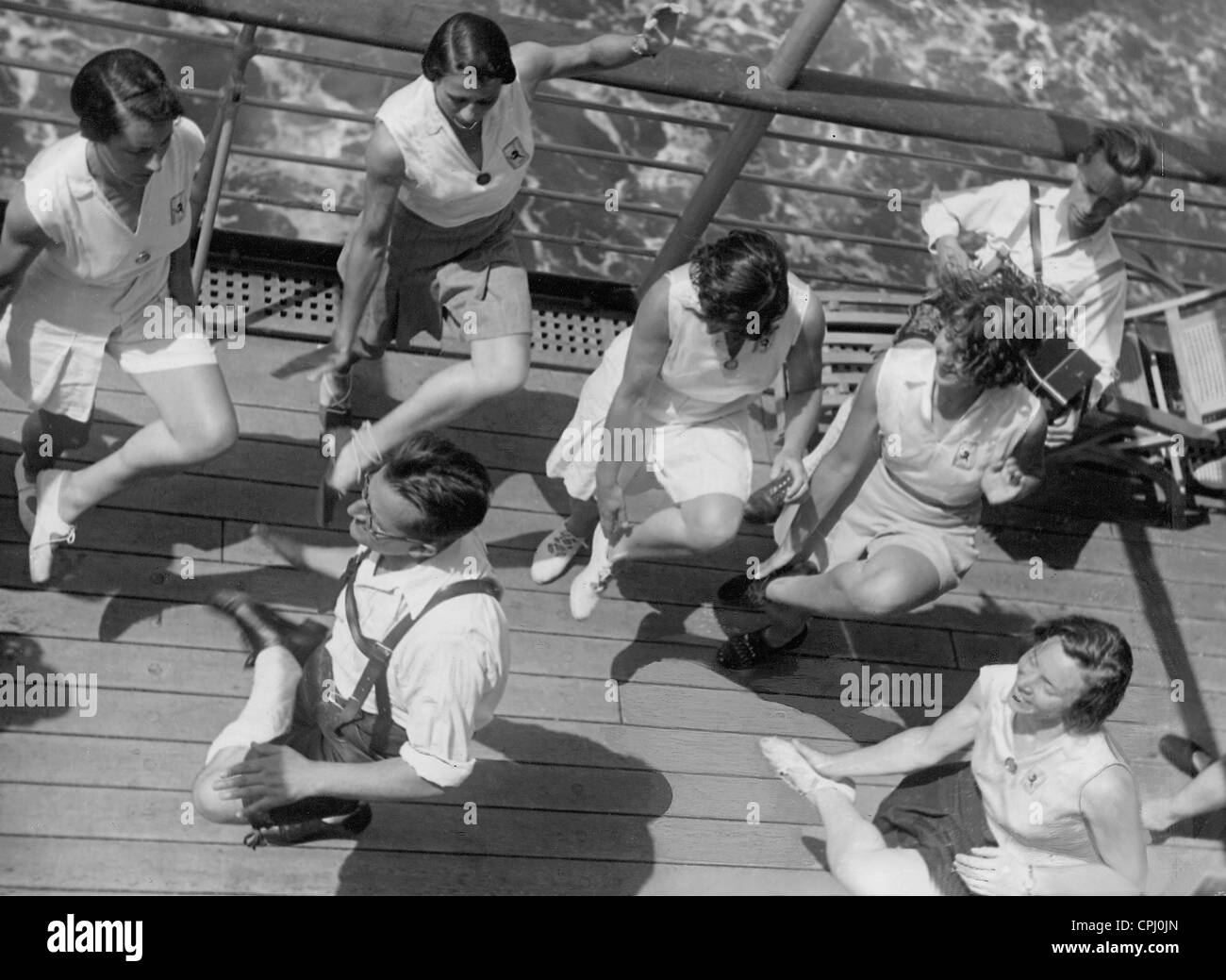 Schuhplattln auf dem Deck eines Schiffes KdF, 1933 Stockfoto