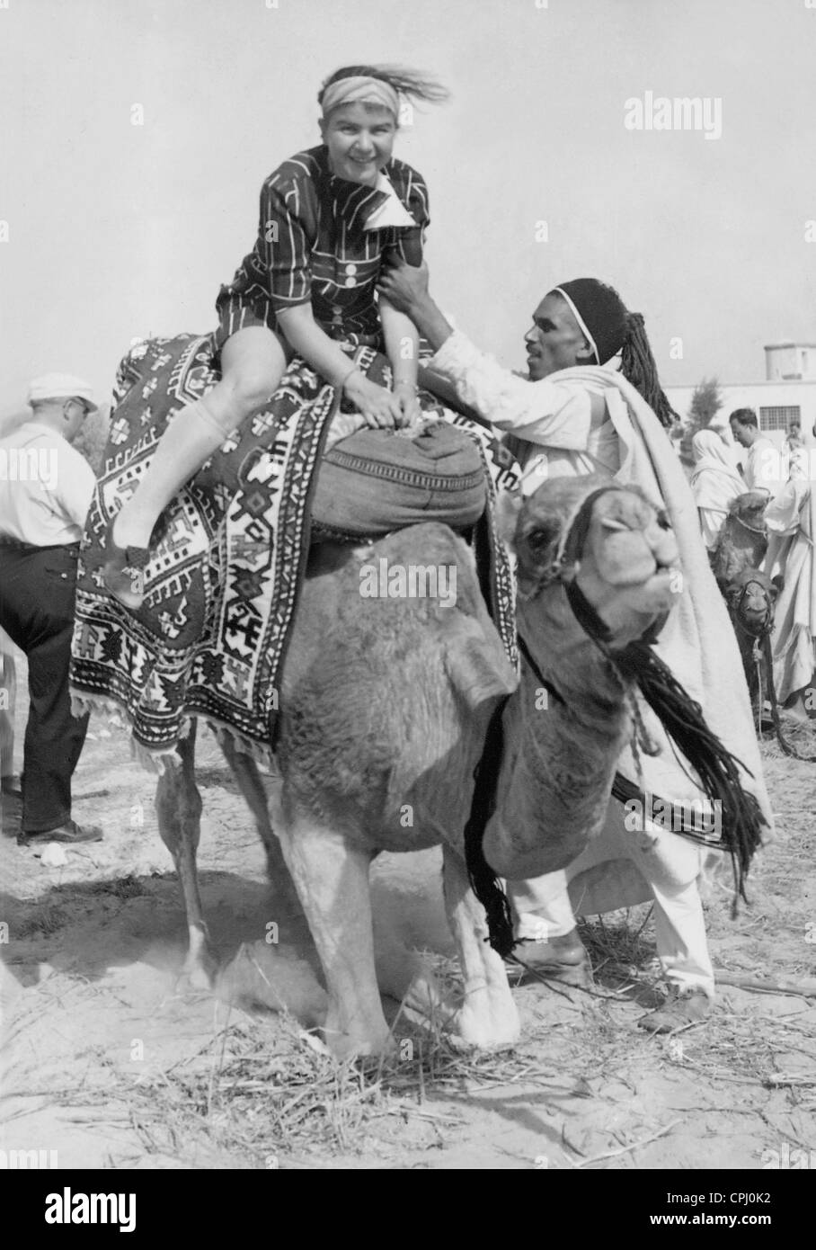 KdF-Urlauber Kamelreiten in Tripolis, 1938 Stockfoto