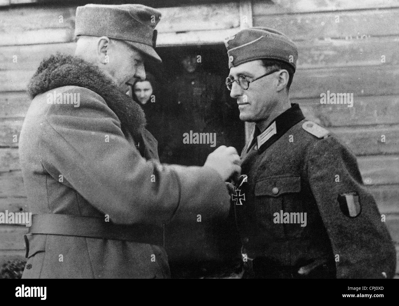 Major General Werner Sanne schmückt ein belgischer freiwilliger, 1942 Stockfoto
