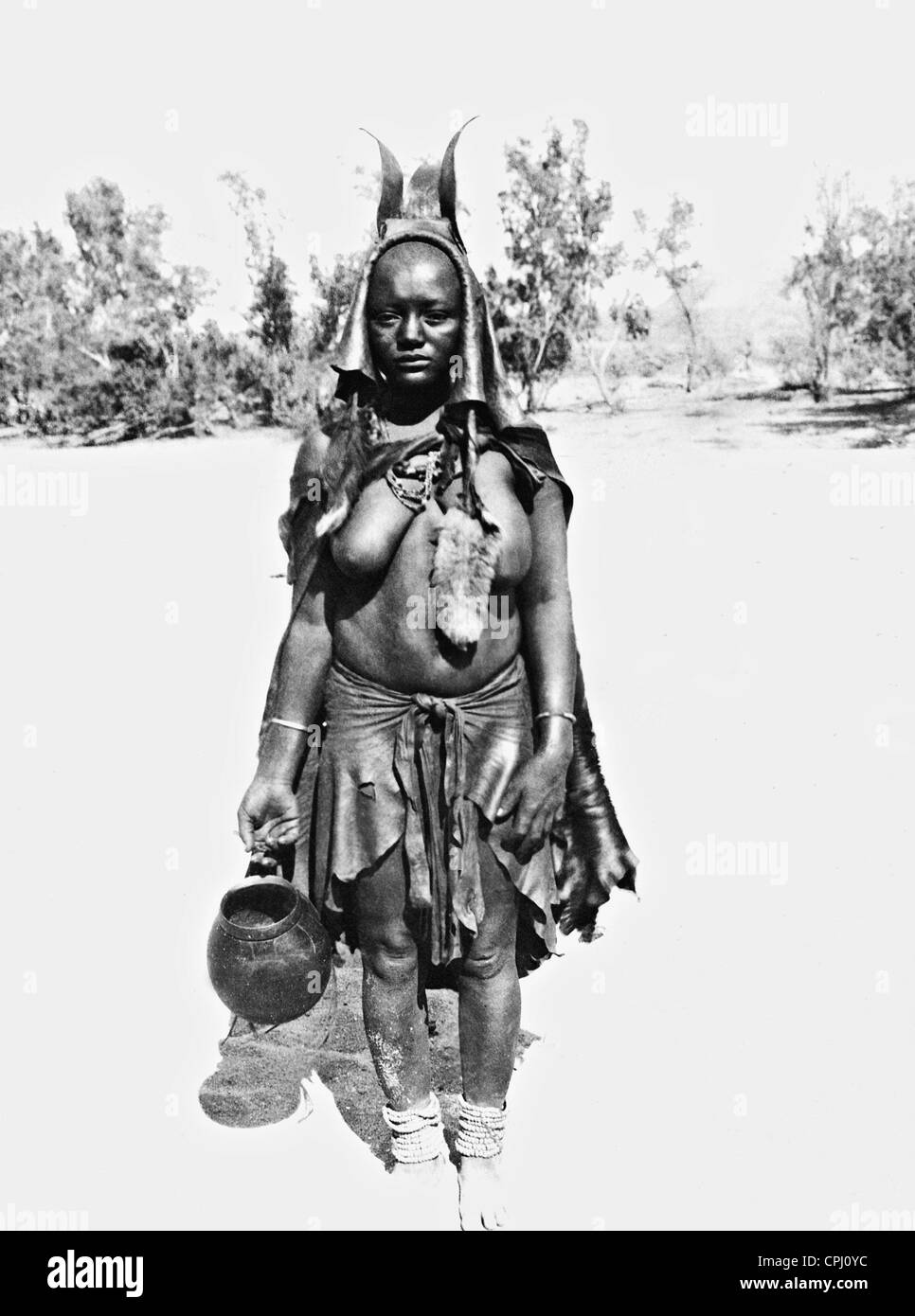 Herero-Frau in traditioneller Kleidung Stockfoto