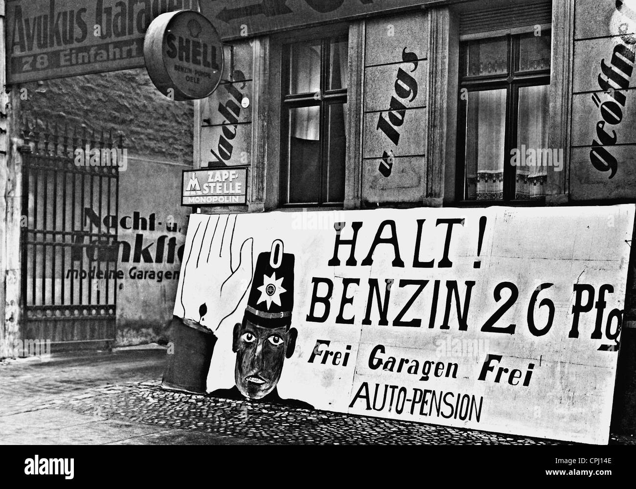 Tankstelle-Anzeige in Berlin, 1930 Stockfoto