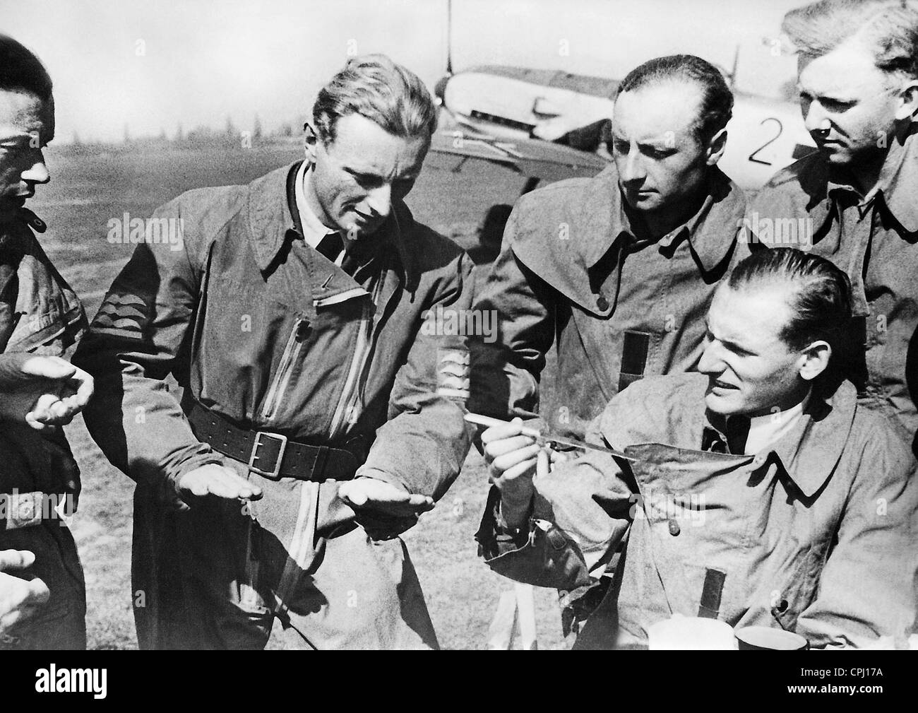 Deutsche Piloten nach der Bereitstellung über England, 1940 Stockfoto