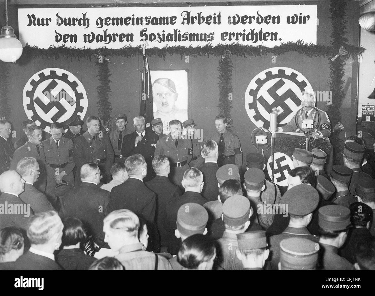 Robert Ley öffnet der ersten militärischen Stil Appell des gemeinsamen Unternehmens Reich, 1934 Stockfoto Robert Ley öffnet der ersten militärischen Stil Appell des gemeinsamen Unternehmens Reich, 1934 Stockfoto