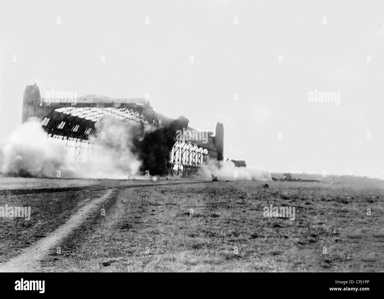 Detonation von einem Flugzeughangar, 1919 Stockfoto