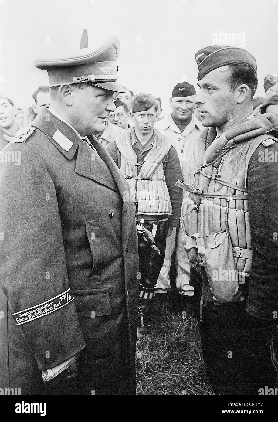 Hermann Göring mit einem deutschen Piloten, 1940 Stockfoto