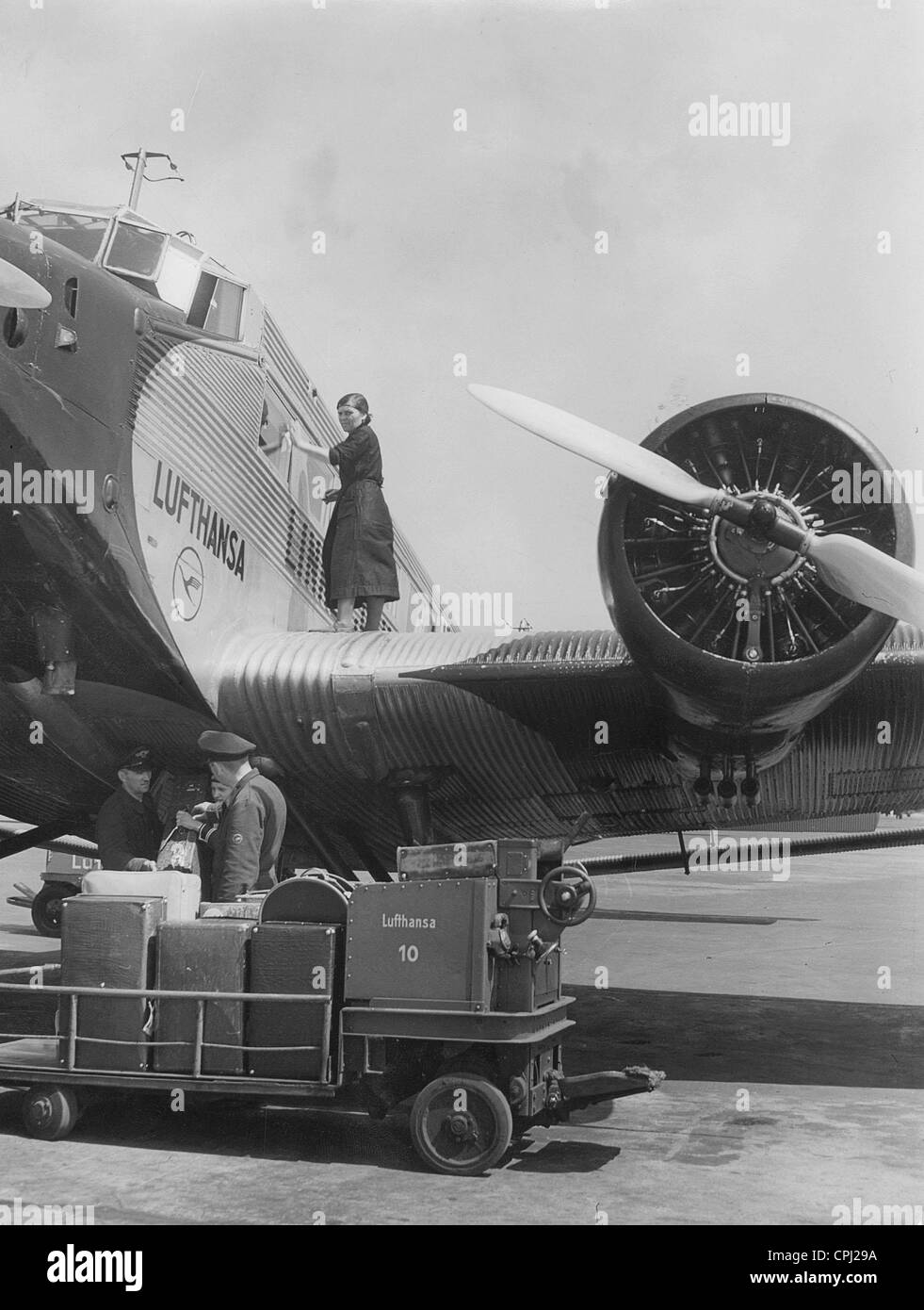 Junkers Ju 52 am Flughafen Tempelhof in Berlin, 1939 Stockfoto