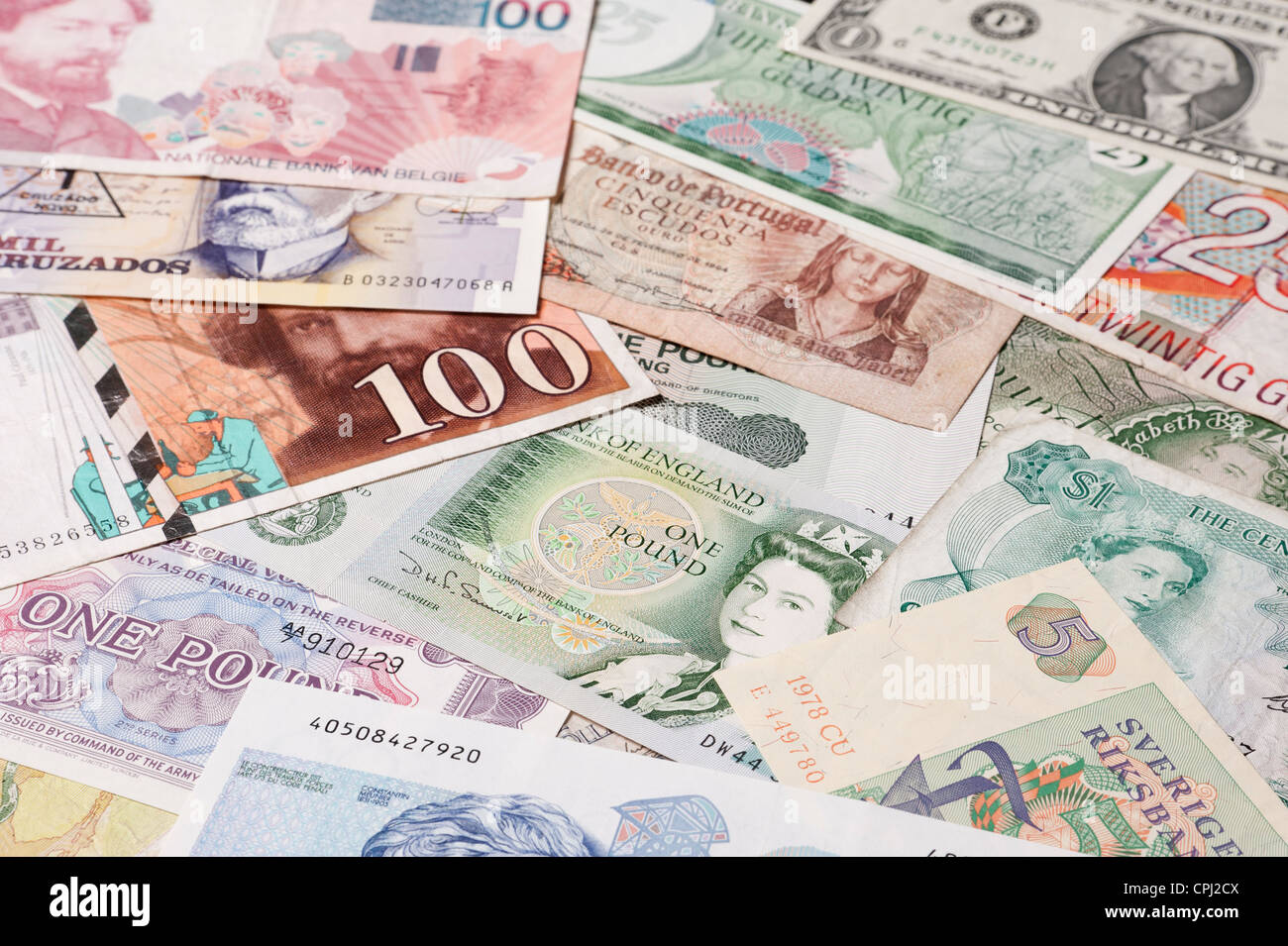 Altpapiergeld in Fiat-Währung - veraltete Barscheine Stockfoto