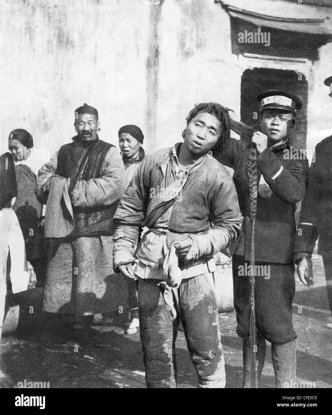 Schneiden von Zopf während der Revolution in China, 1912 Stockfoto
