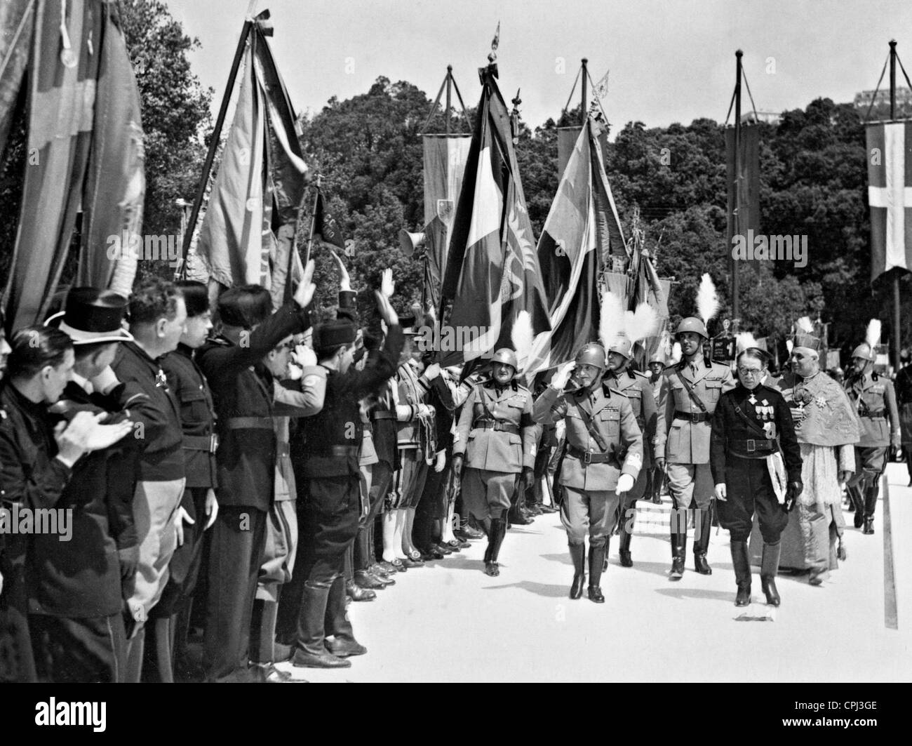 Victor Emmanuel III bei einer Parade, 1936 Stockfoto