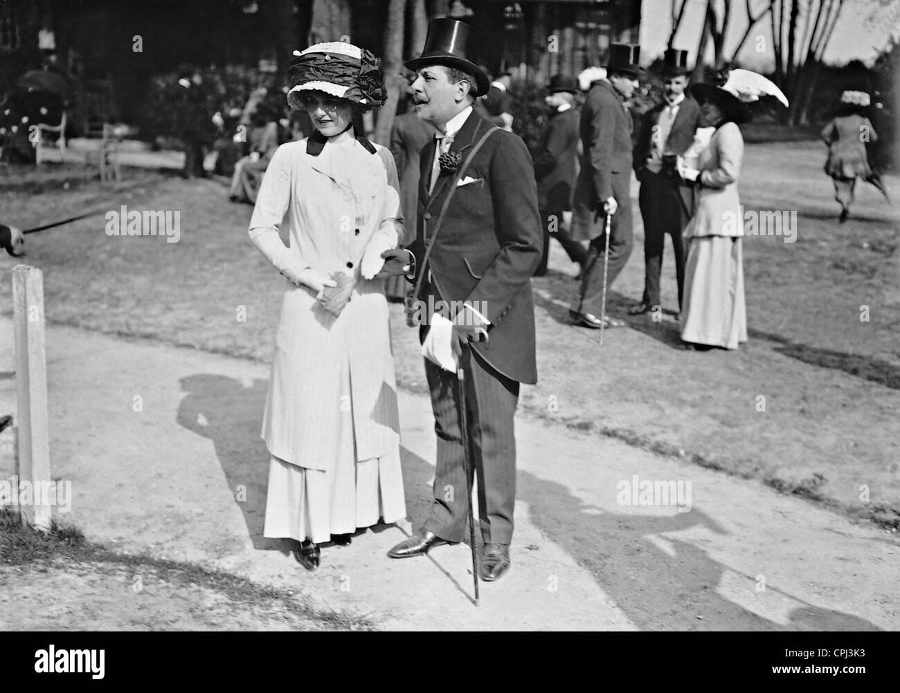 Gäste bei einem Pferd Rennen in Auteuil, 1909 Stockfoto