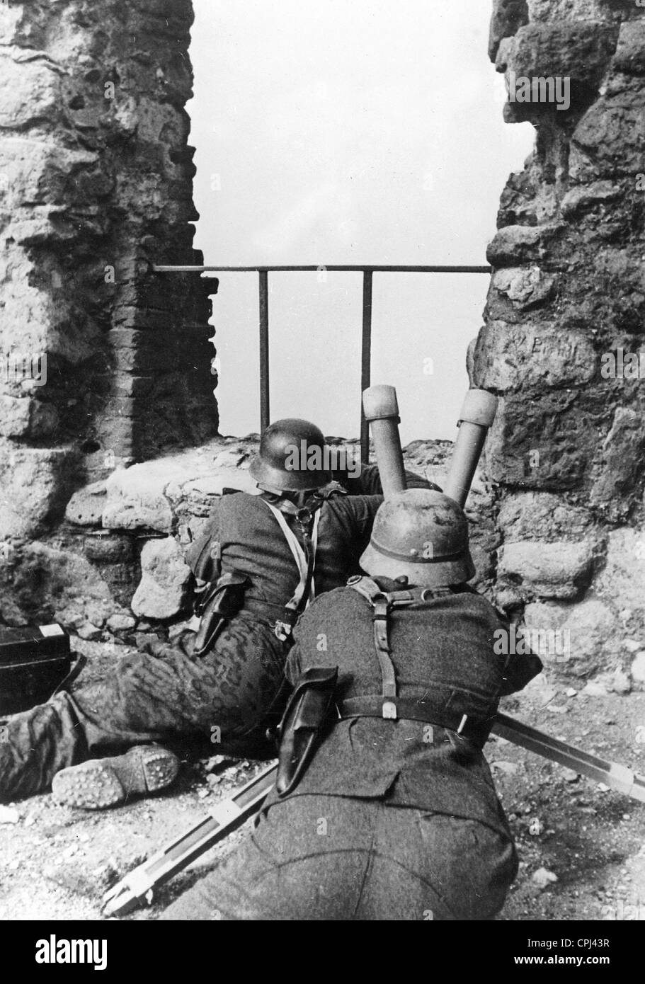 Deutsche Artillerie-Beobachter an der Westfront, 1945 Stockfoto