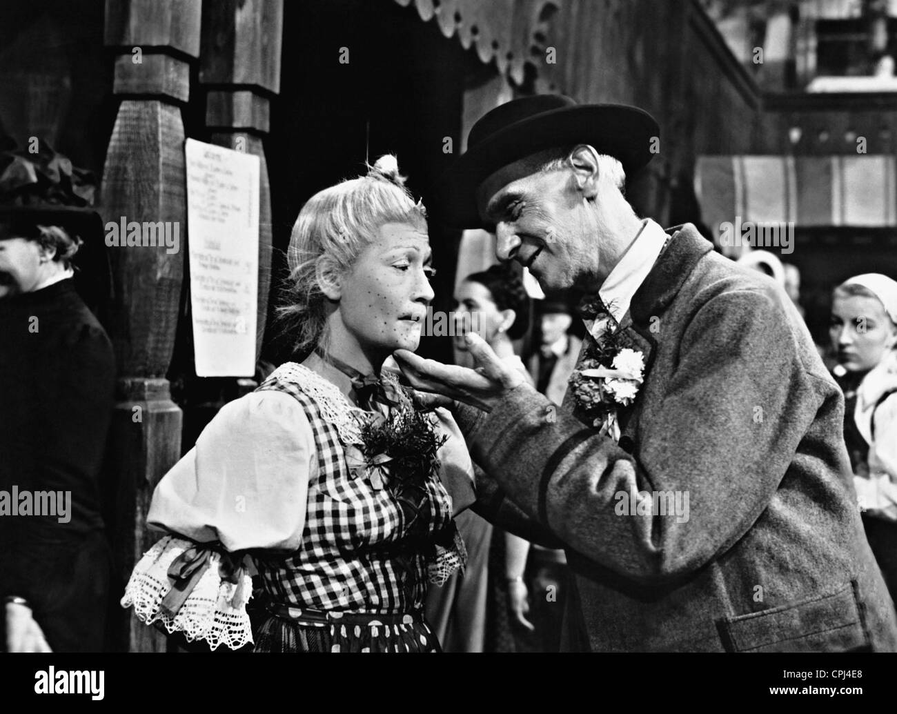Heli Finkenzeller und Oskar Sima in Kohlhiesel der Töchter, 1943 Stockfoto