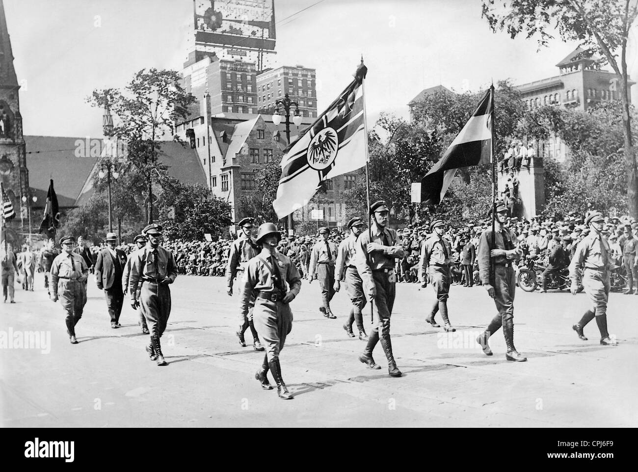 Mitglieder des Stahlhelm bei einer Parade für Amerikas Krieg gefallenen Teilnehmer, 1932 Stockfoto