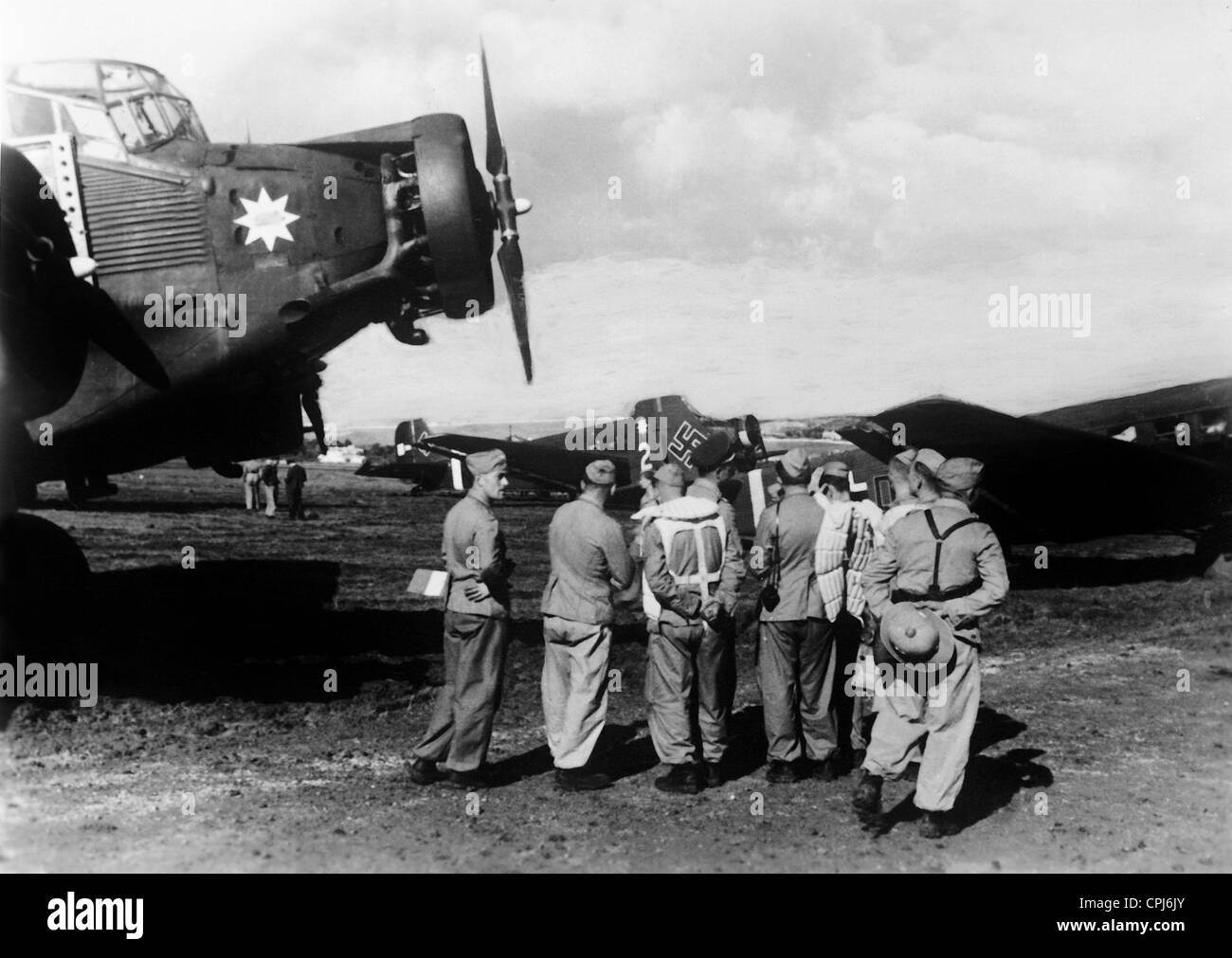 Junkers Ju 52 am Flughafen Trapani auf Sizilien, 1942 Stockfotografie -  Alamy