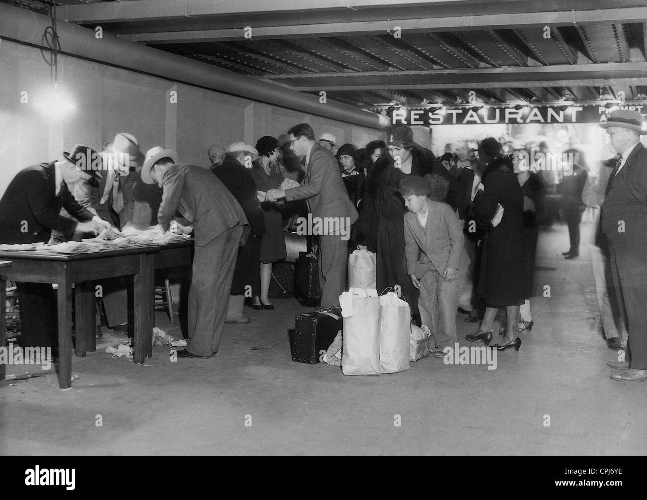 Ellis island immigrants Fotos und Bildmaterial in hoher Auflösung Alamy