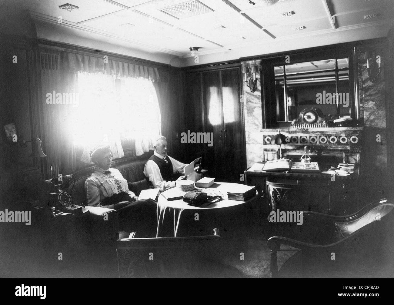 Prinzessin Irene und Prinz Heinrich von Preußen bei einer Bootsfahrt, 1914 Stockfoto