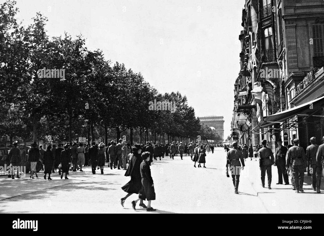 Die Avenue Champs Ã? LysÃ © es während der deutschen Besetzung 1940 Stockfoto