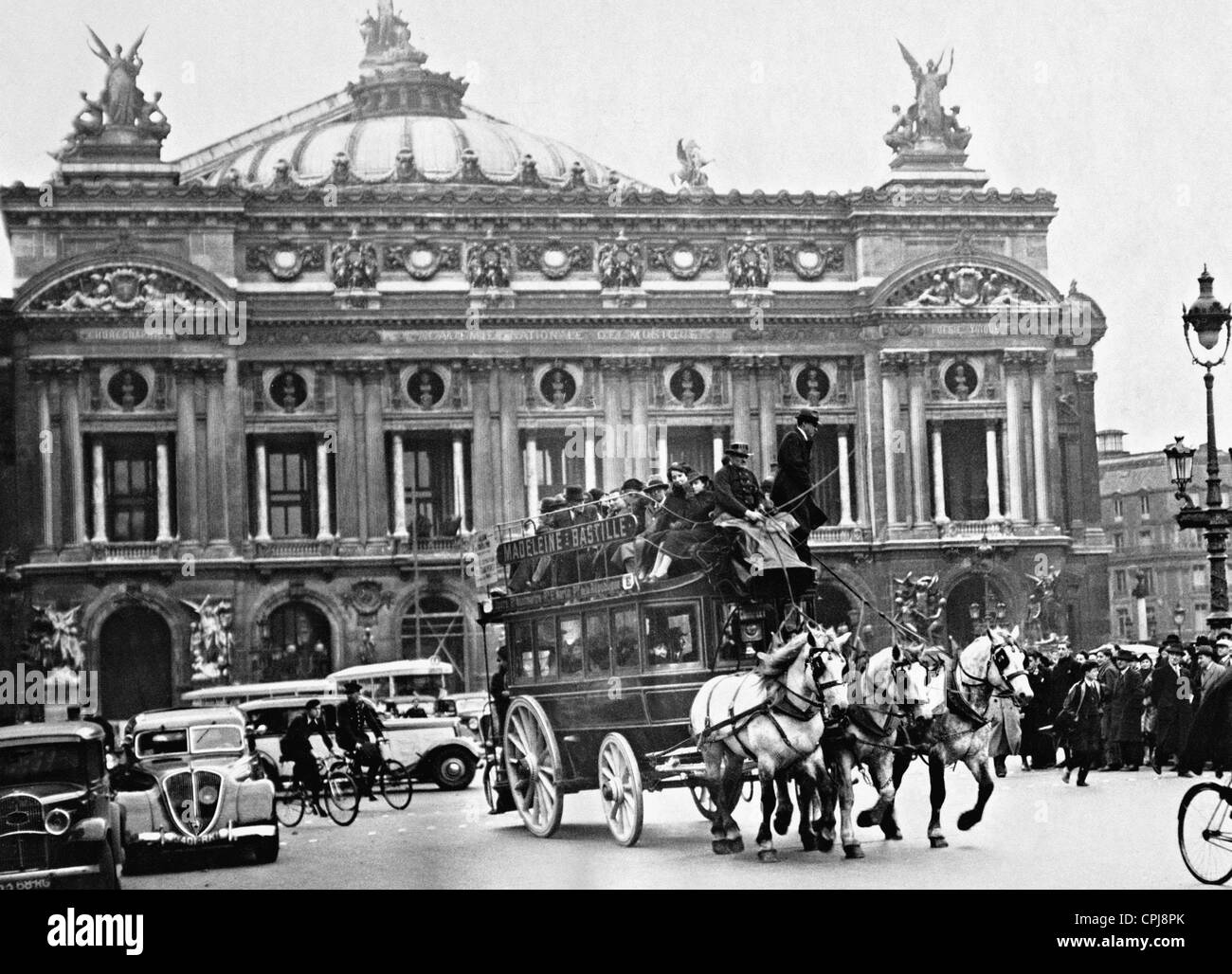 Pferdekutsche vor der Oper Garnier, 1936 Stockfoto
