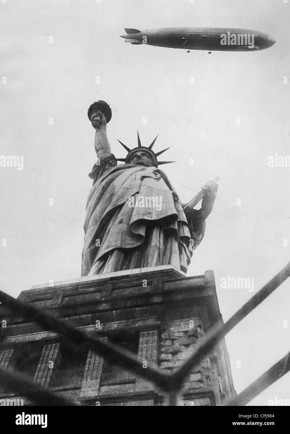 LZ 127 über die Statue of Liberty, 1929 Stockfoto