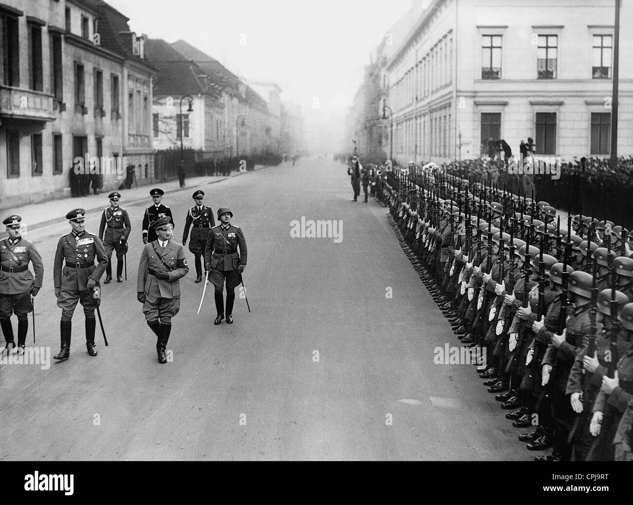 Adolf Hitler, von Alten, Schaumburg Schritt auf der Vorderseite das Wachbataillon, 1937 Stockfoto