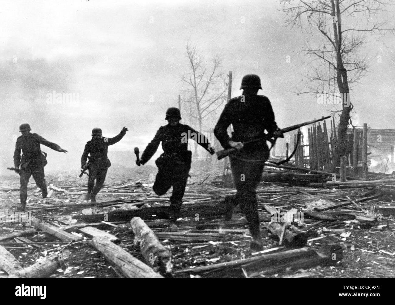 Deutsche Soldaten greifen, 1941 Stockfoto