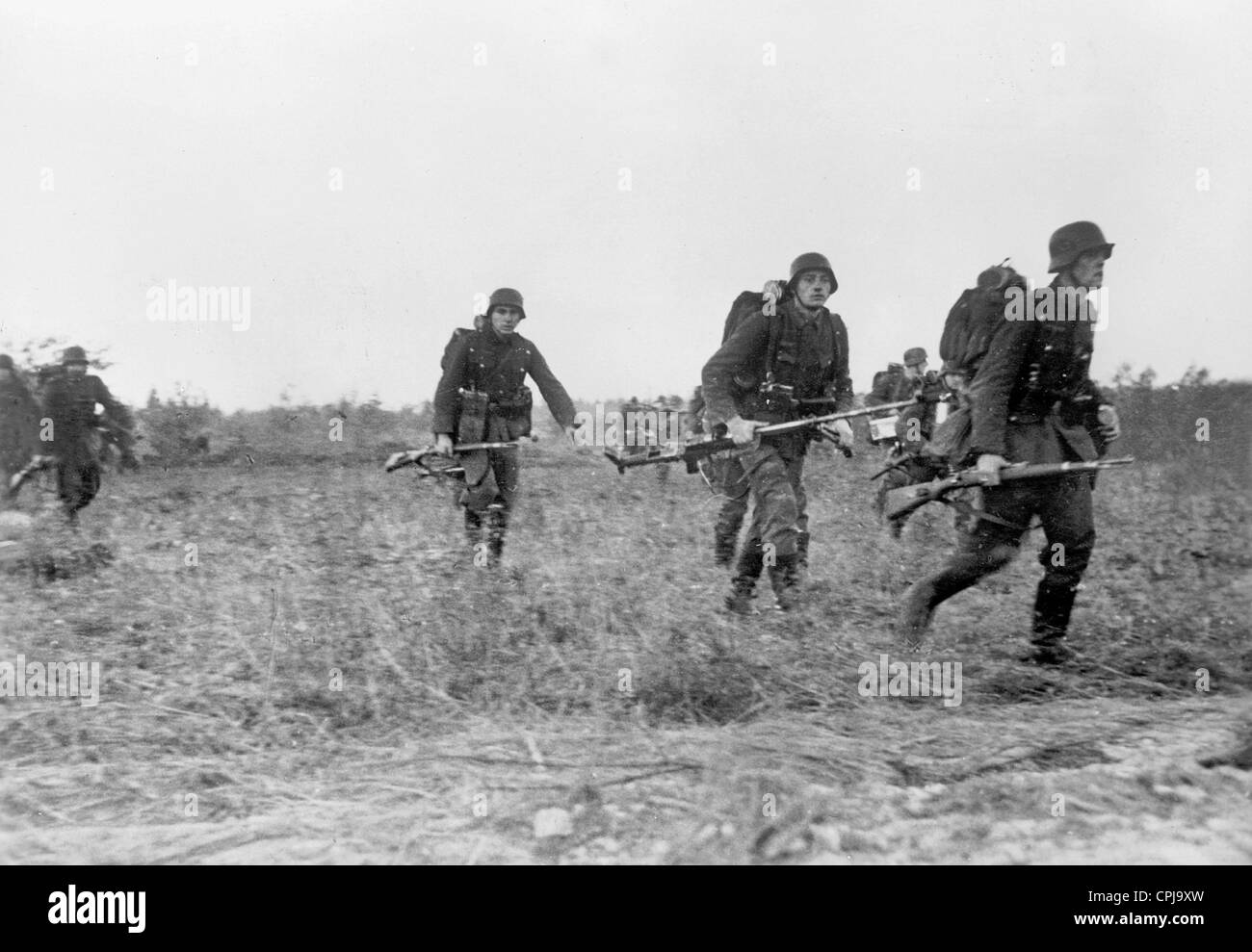 Deutsche Soldaten greifen, 1941 Stockfoto