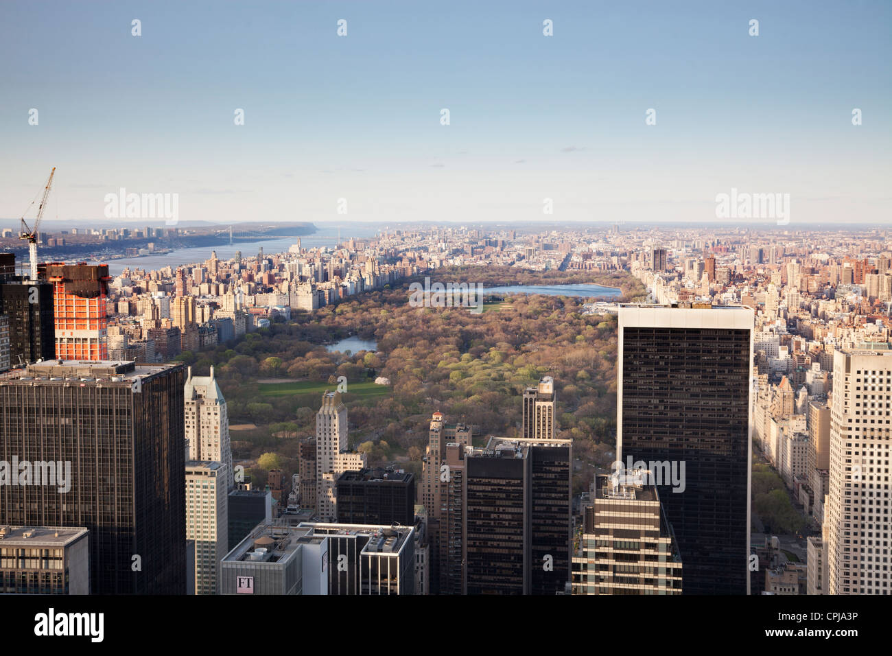 Blick auf den Central Park von der Spitze des Rockefeller Center in New York City. Stockfoto