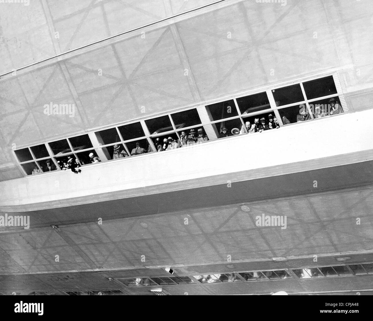 Passagiere auf die Panoramafenster des LZ 129 "Hindenburg" Stockfoto
