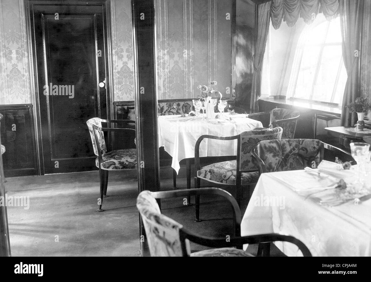 Esszimmer an Bord des Luftschiffs "Graf Zeppelin", 1928 Stockfoto