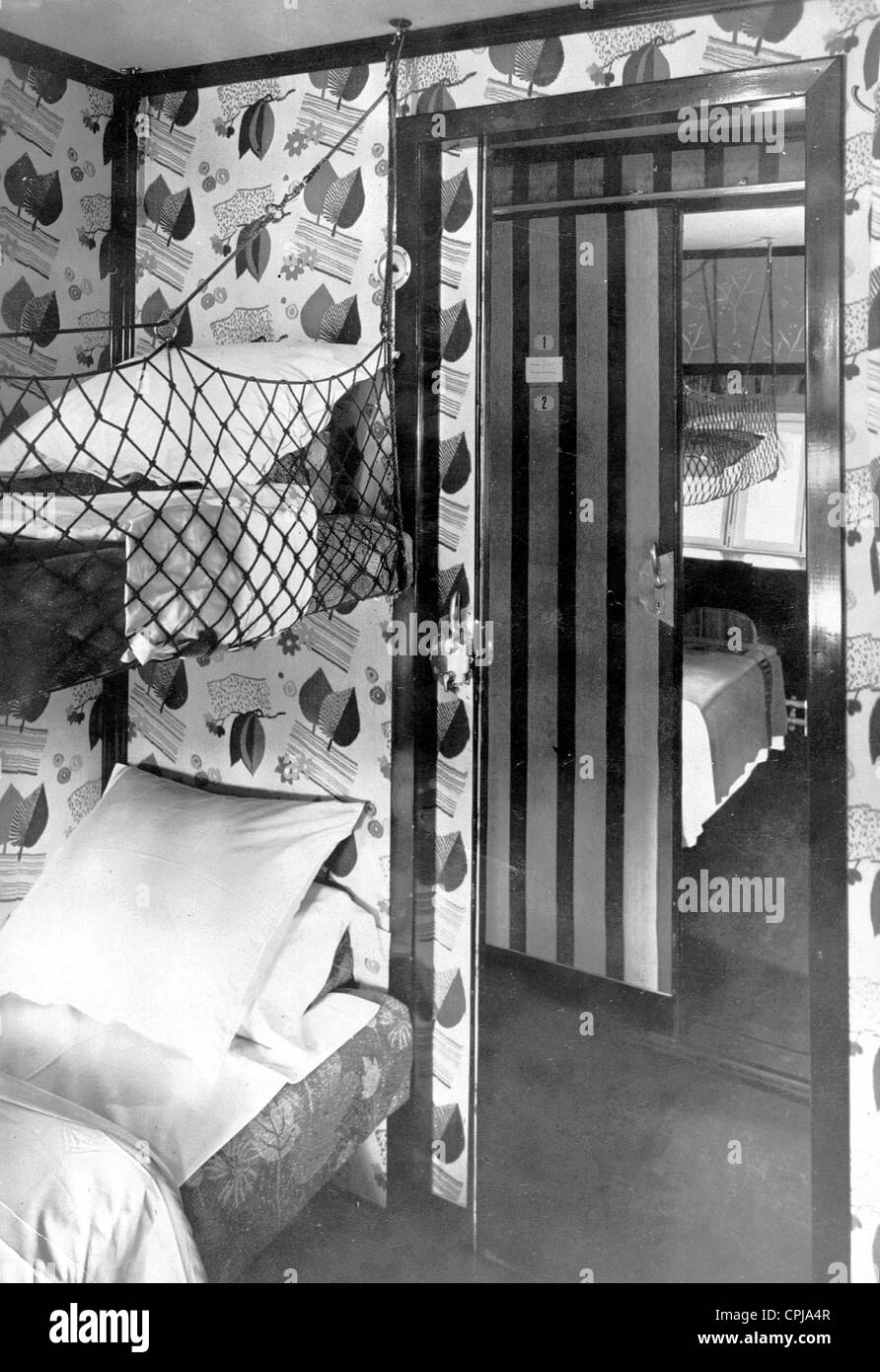 Schwellen des Passagiers an Bord des Luftschiffs "Graf Zeppelin", 1934 Stockfoto