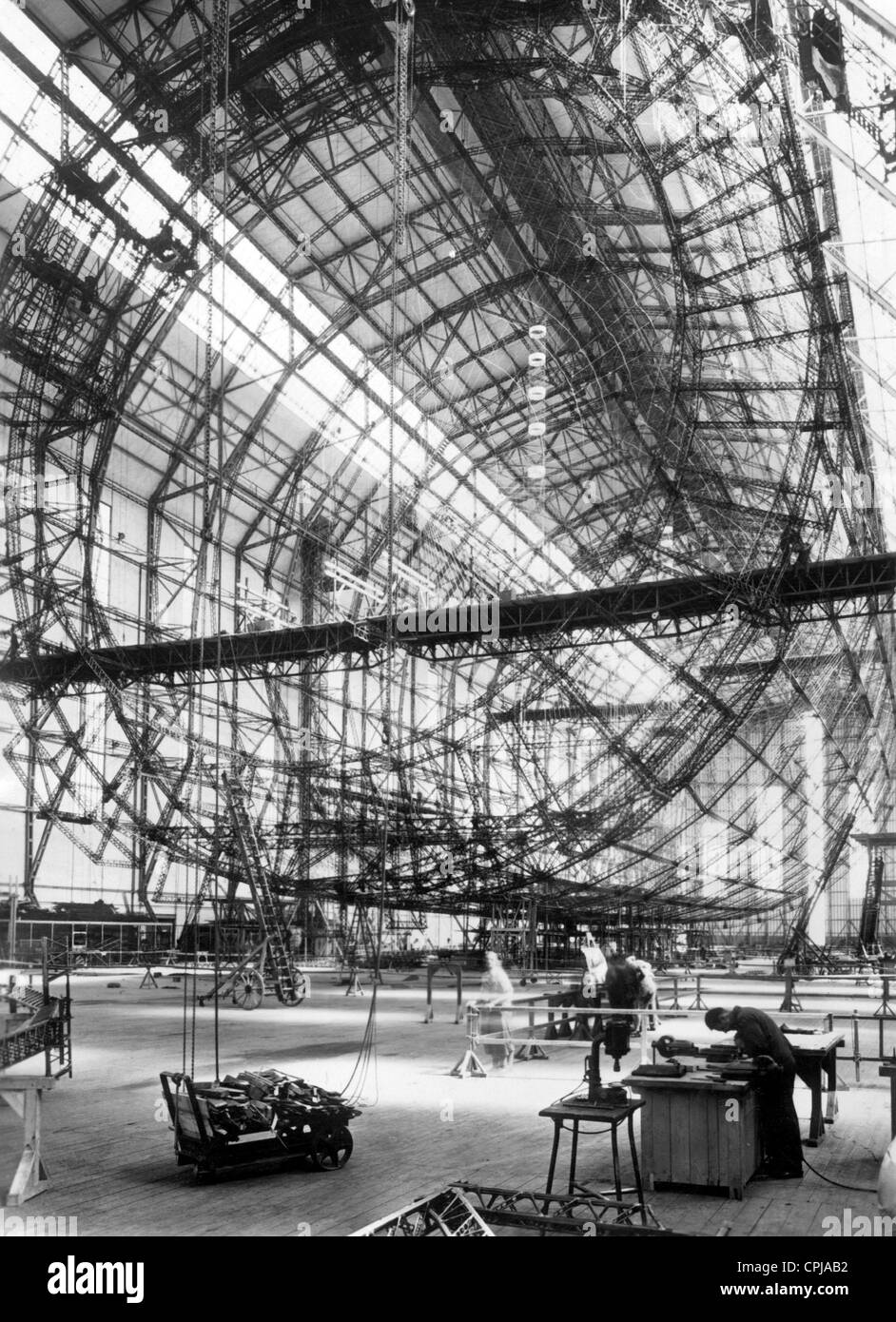 Der LZ 130 "Graf Zeppelin II" im Bau Stockfoto