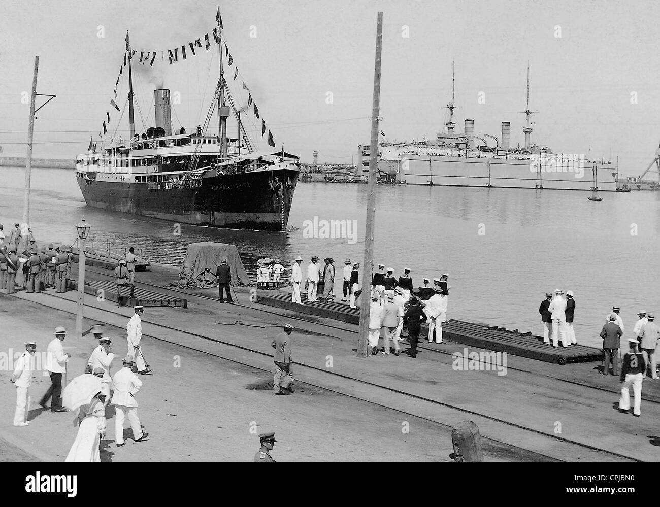 Ankunft des Passagiers Schiff "Admiral Tirpitz' in den Hafen von Tsingtao, 1906 Stockfoto