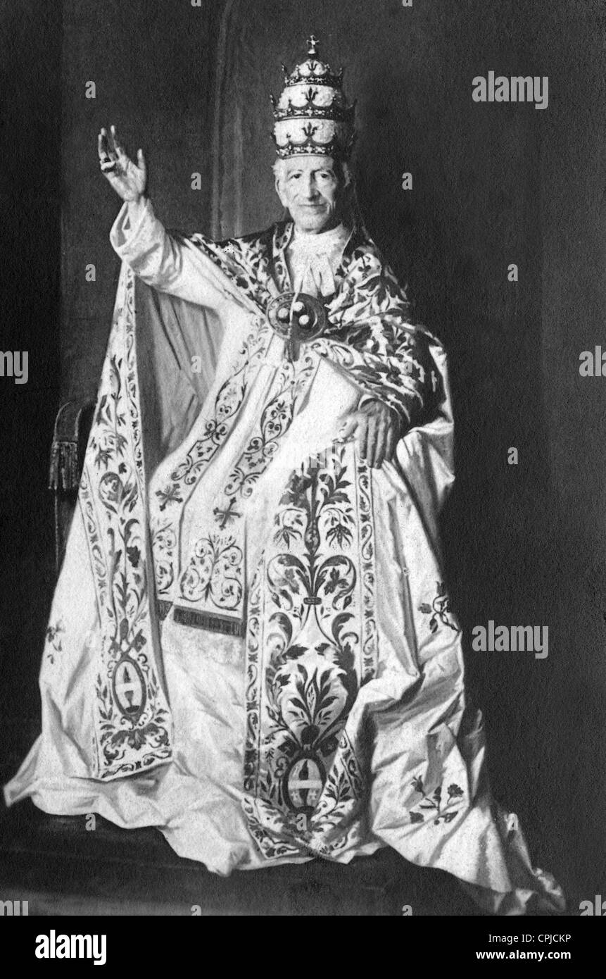 Papst Leo XIII. in voller Montur auf den Heiligen Thron Stockfoto