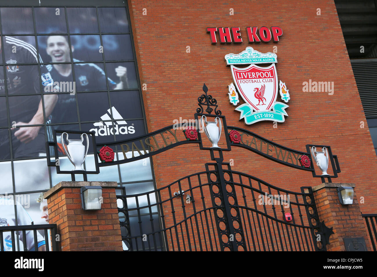 der Kop-Liverpool-Fußballplatz Stockfoto