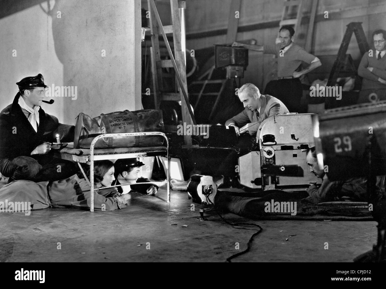 Joan Crawford, Robert Young und Howard Hawks während der Dreharbeiten zu "Heute wir leben", 1933 Stockfoto