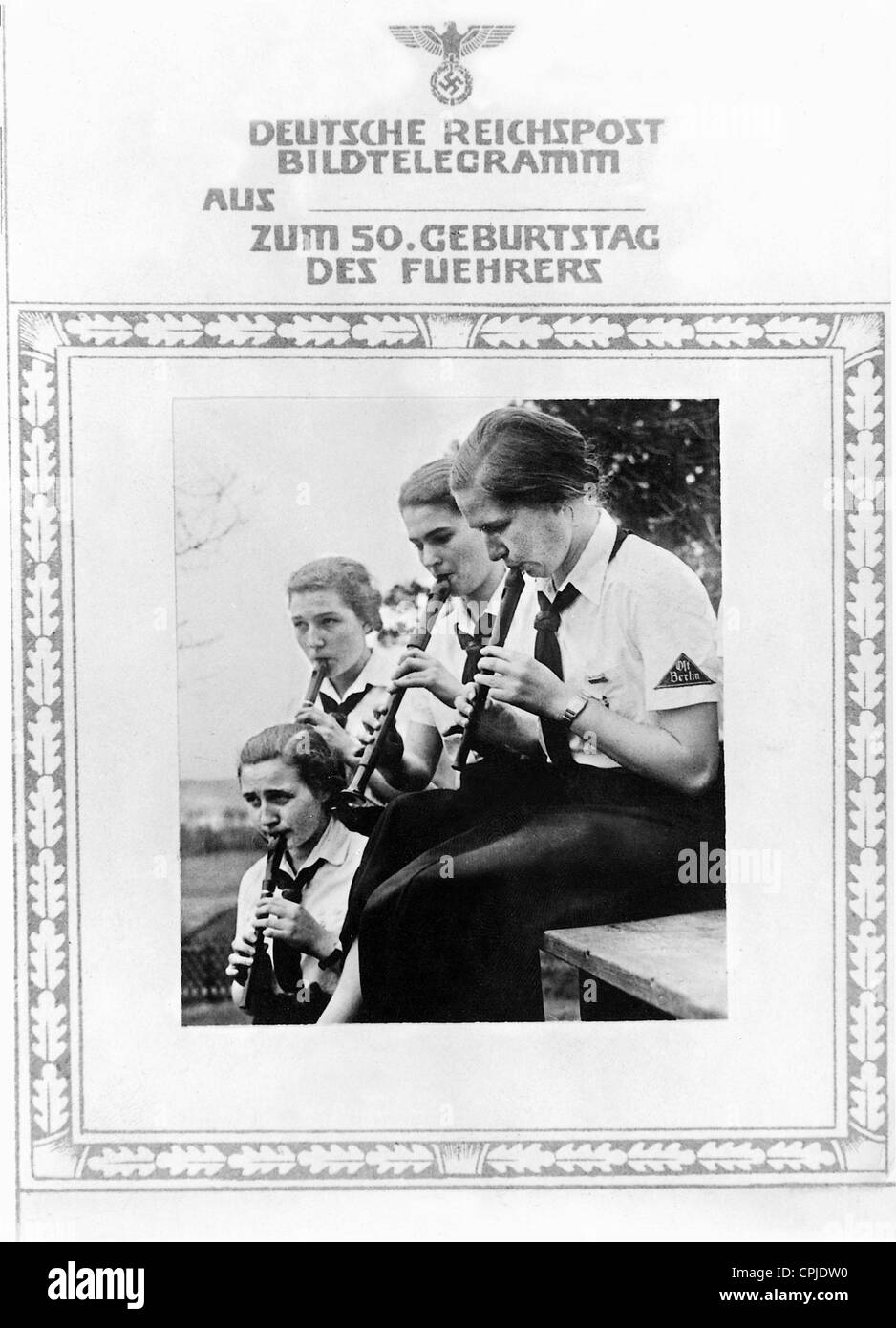 Zum geburtstag von adolf hitler Fotos und Bildmaterial in hoher Auflösung Alamy Zum geburtstag von adolf hitler Fotos und Bildmaterial in hoher Auflösung Alamy