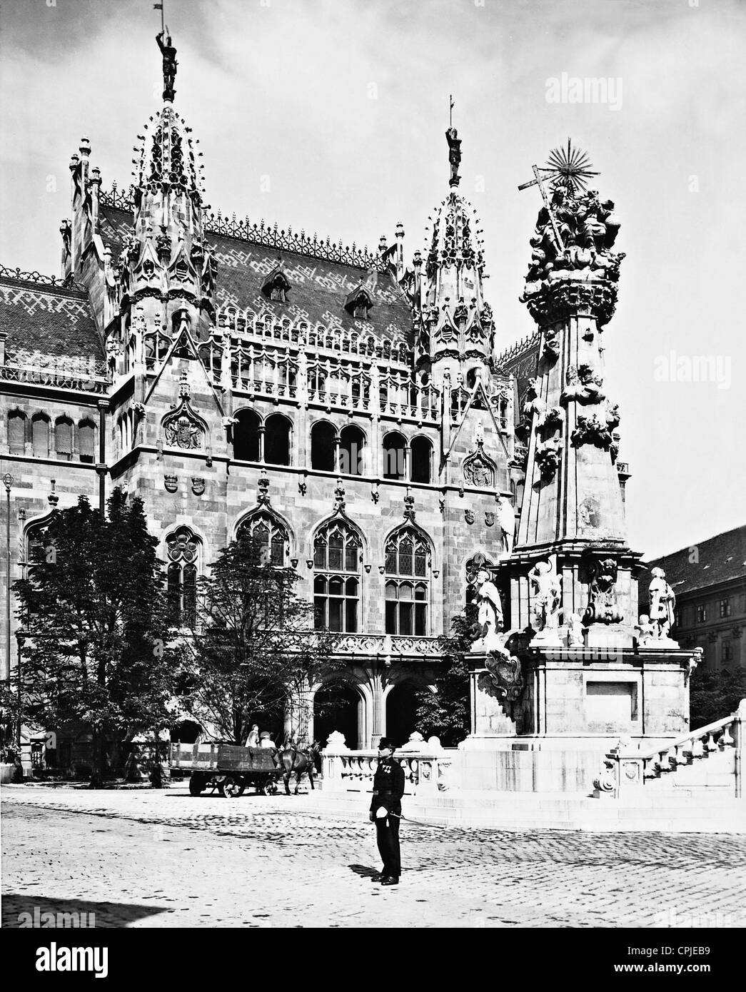 Das ungarische Ministerium der Finanzen und der Spalte "Heilige Dreifaltigkeit" 1930 Stockfoto