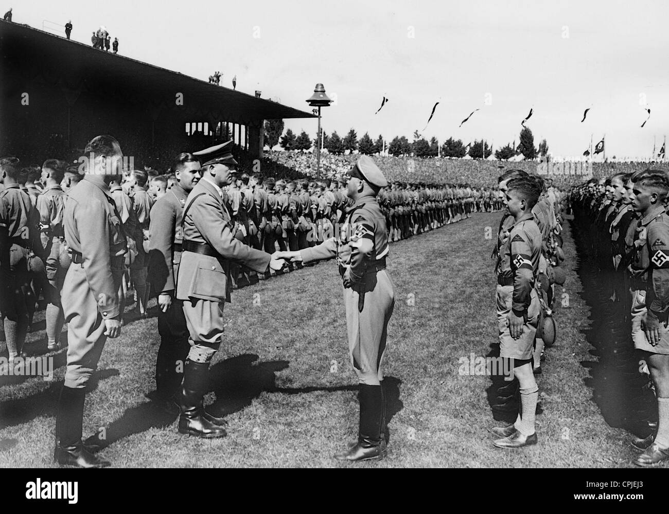 Baldur von Schirach, Rudolf Hess und Adolf Hitler bei der Hitler-Jugend-Appell auf dem Reichsparteitag, 1936 Stockfoto