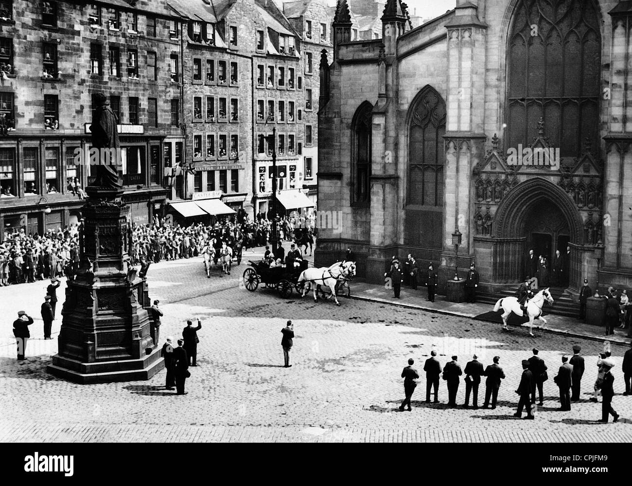König George V von England vor der St. Giles Kathedrale in Edinburgh, 1931 Stockfoto