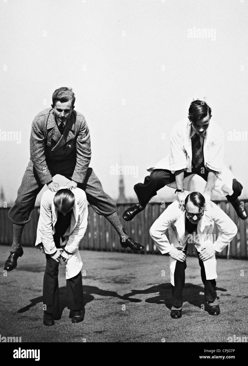 Buck Voltigieren in der Mittagspause, 1934 Stockfoto