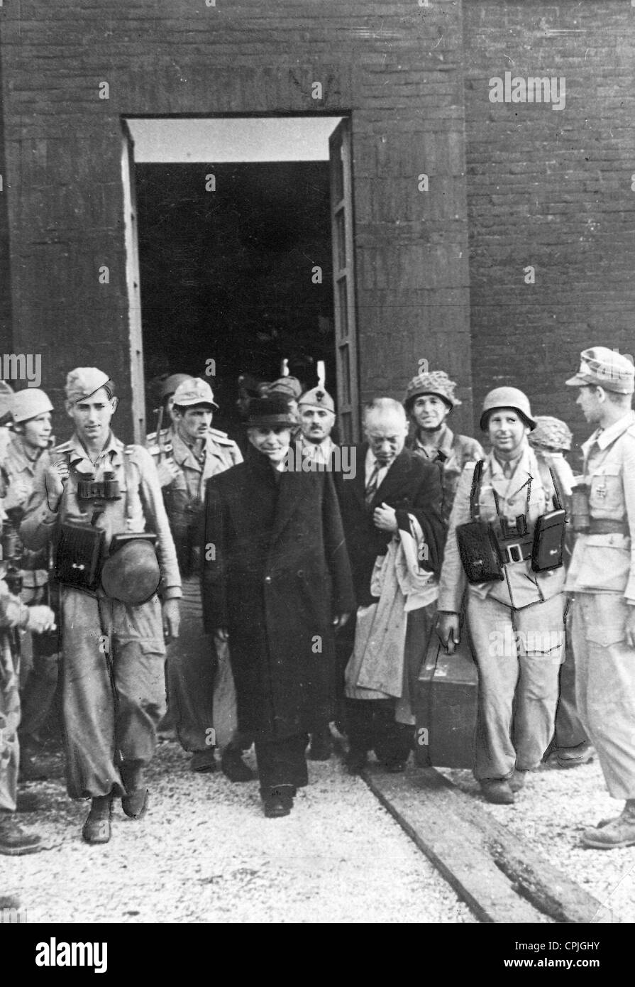 Benito Mussolini nach der Befreiung durch deutsche Fallschirmjäger, 1943 Stockfoto