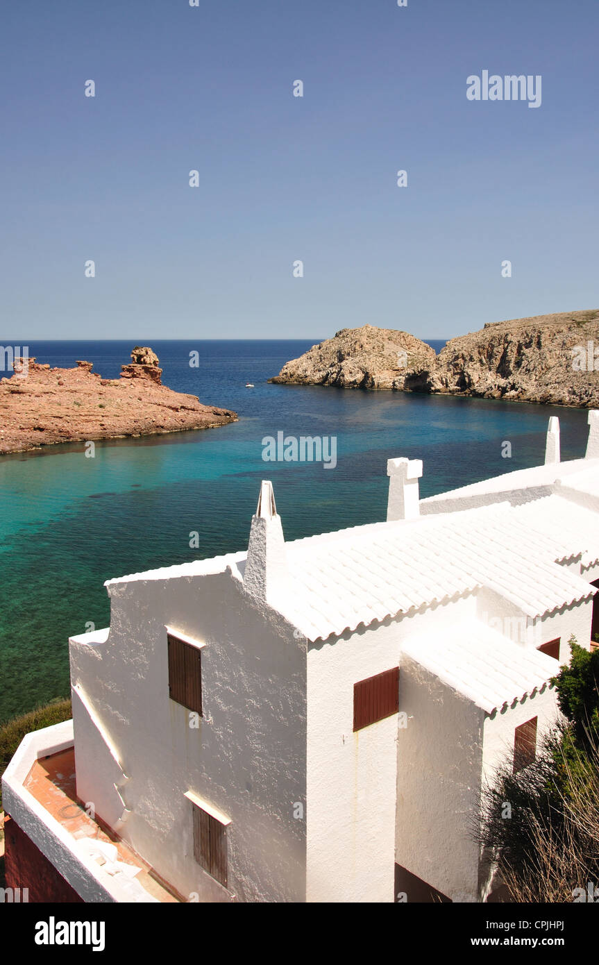 Villa mit Blick auf Bucht Cala Morell, Menorca, Balearen, Spanien Stockfoto