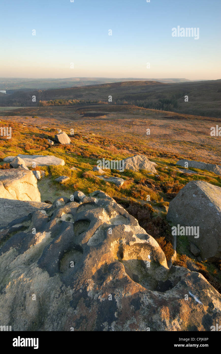 Hurkling Steinen Hurkling hochkant im Peak District National Park Stockfoto