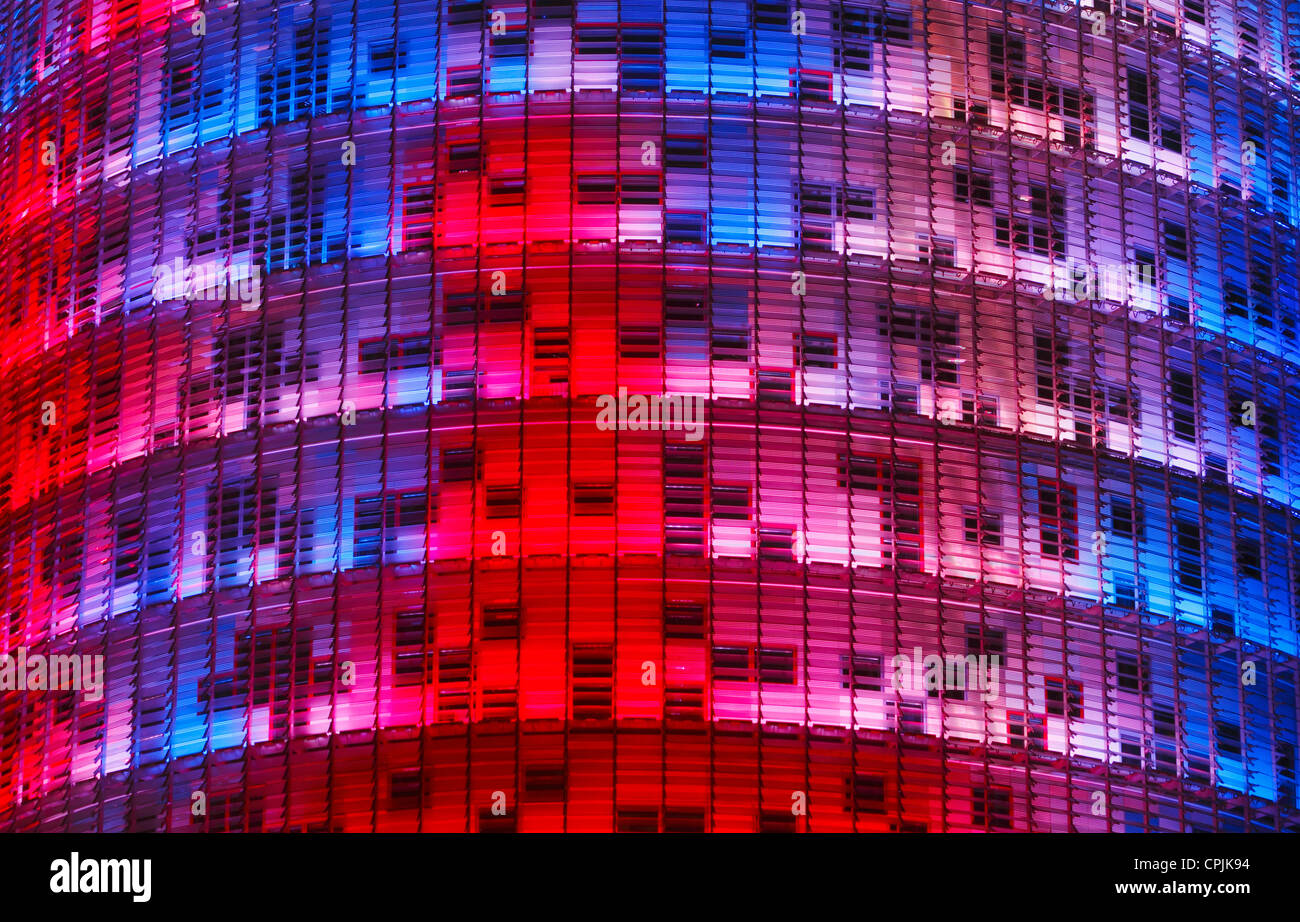 Agbar-Turm Gebäude in der Nacht. Barcelona, Spanien Stockfoto