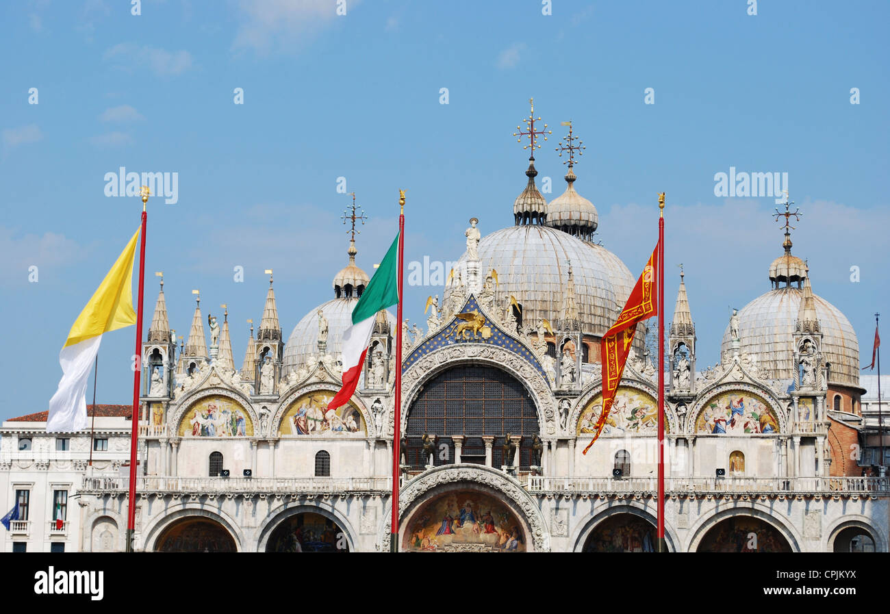 Berühmten Markusdom auf blauen Himmel, Venedig, Italien Stockfoto