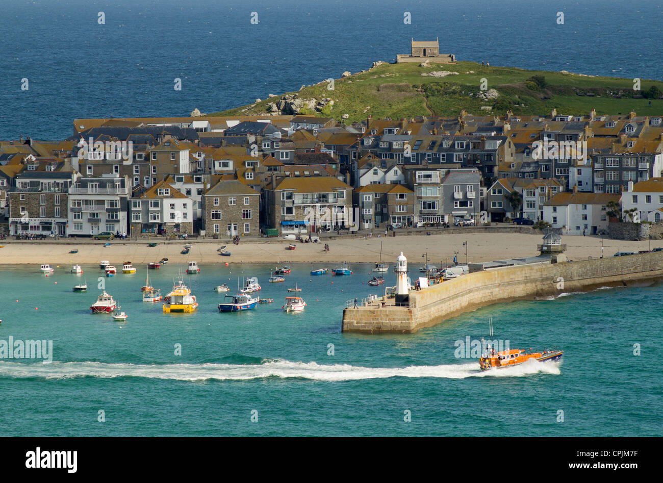 St. Ives Lifeboat verlassen den Hafen, Cornwall UK. Stockfoto