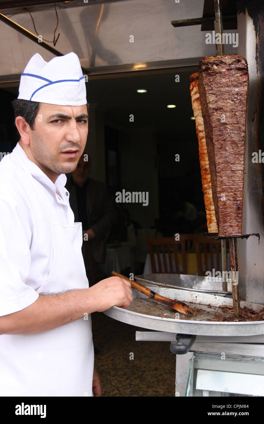 Kebab-Chef in Istanbul, Türkei Stockfoto