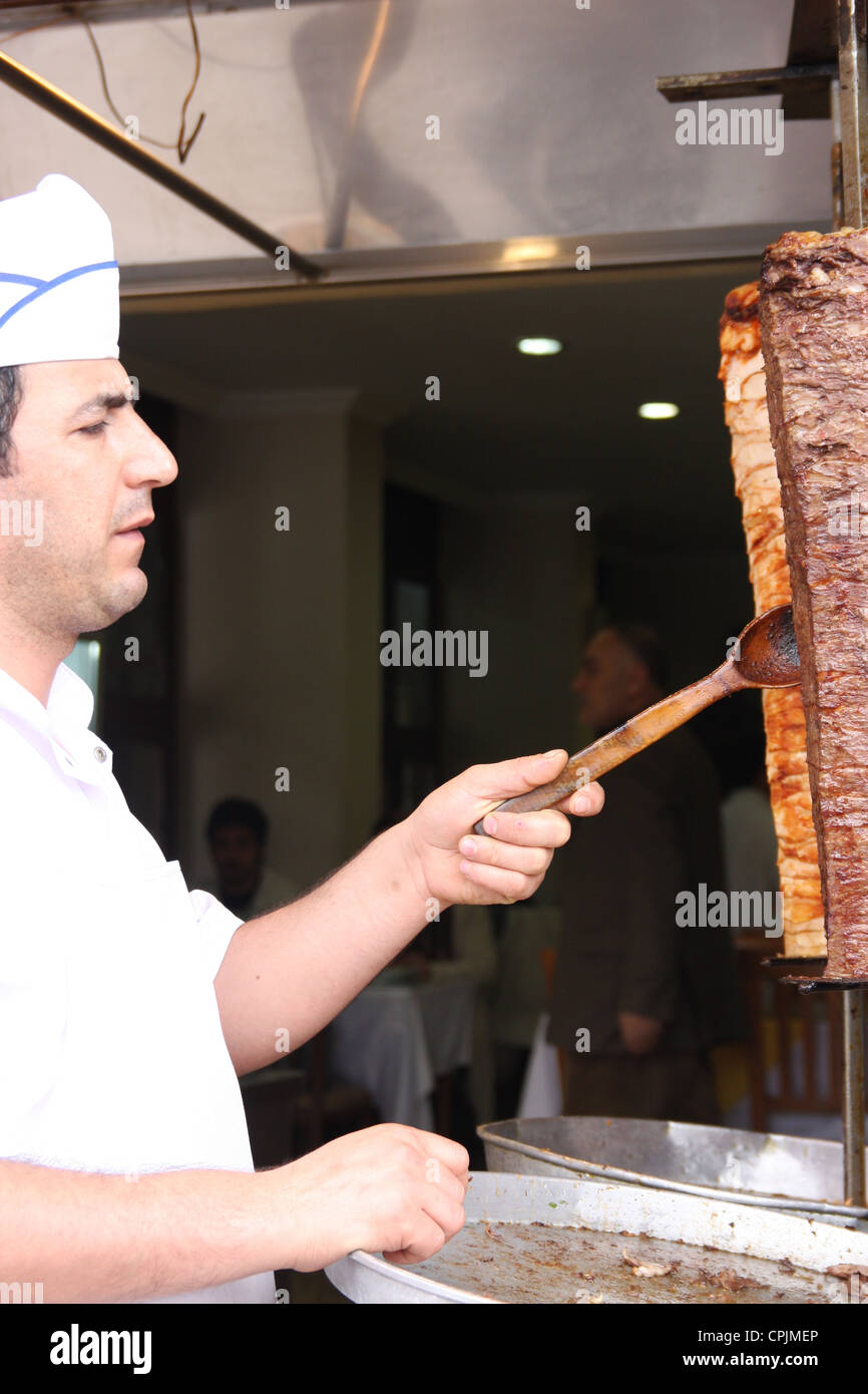 Kebab-Chef in Istanbul, Türkei Stockfoto